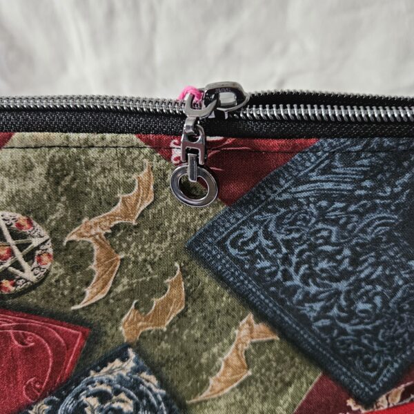 Kulturtasche NiMoNa "Cursed Cover"