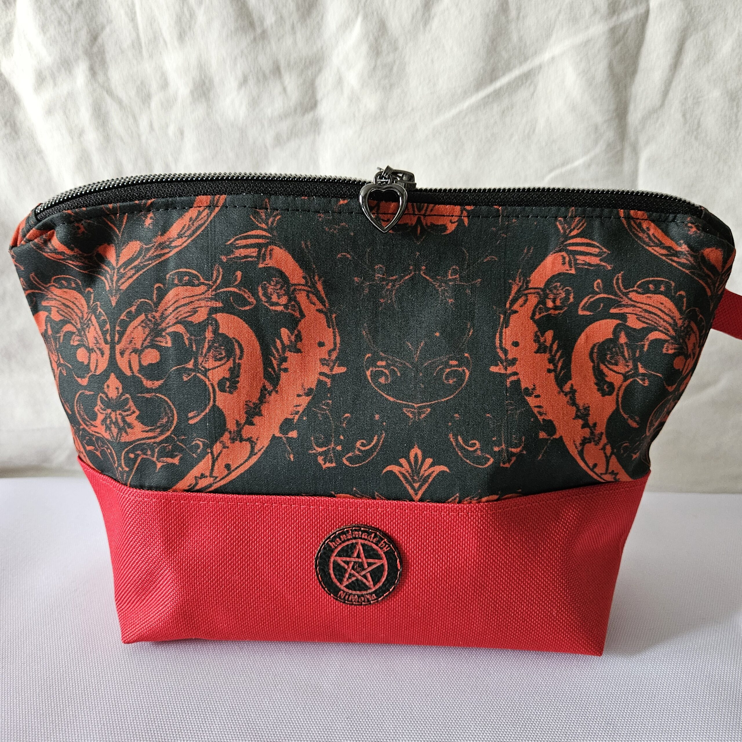 Kulturtasche NiMoNa "Gothic Hearts" – Bild 1