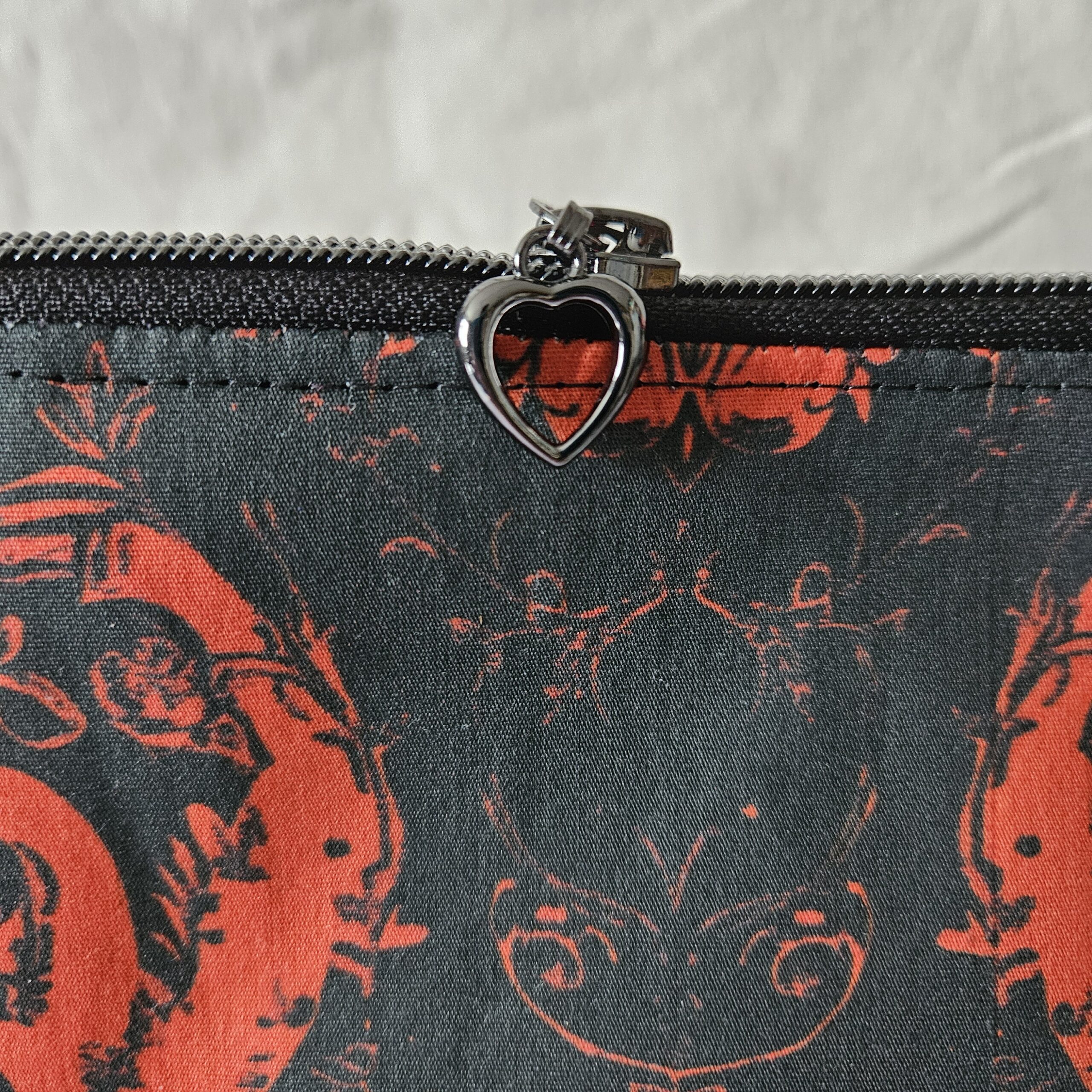 Kulturtasche NiMoNa "Gothic Hearts" – Bild 4